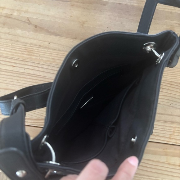 Rosetti Black Crossbody Bag with Adjustable Strap and Casual Design - Picture 10 of 11